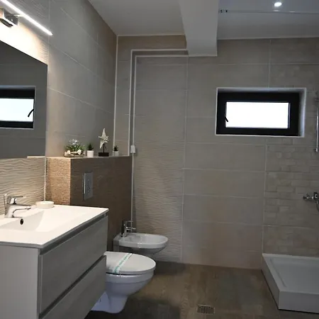 Gazde/Camere de închiriat Casa Erty